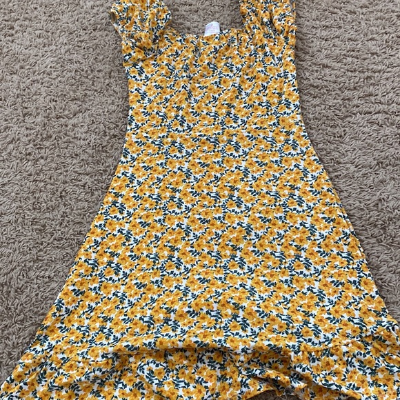 Floral above knee dress - Picture 4 of 6